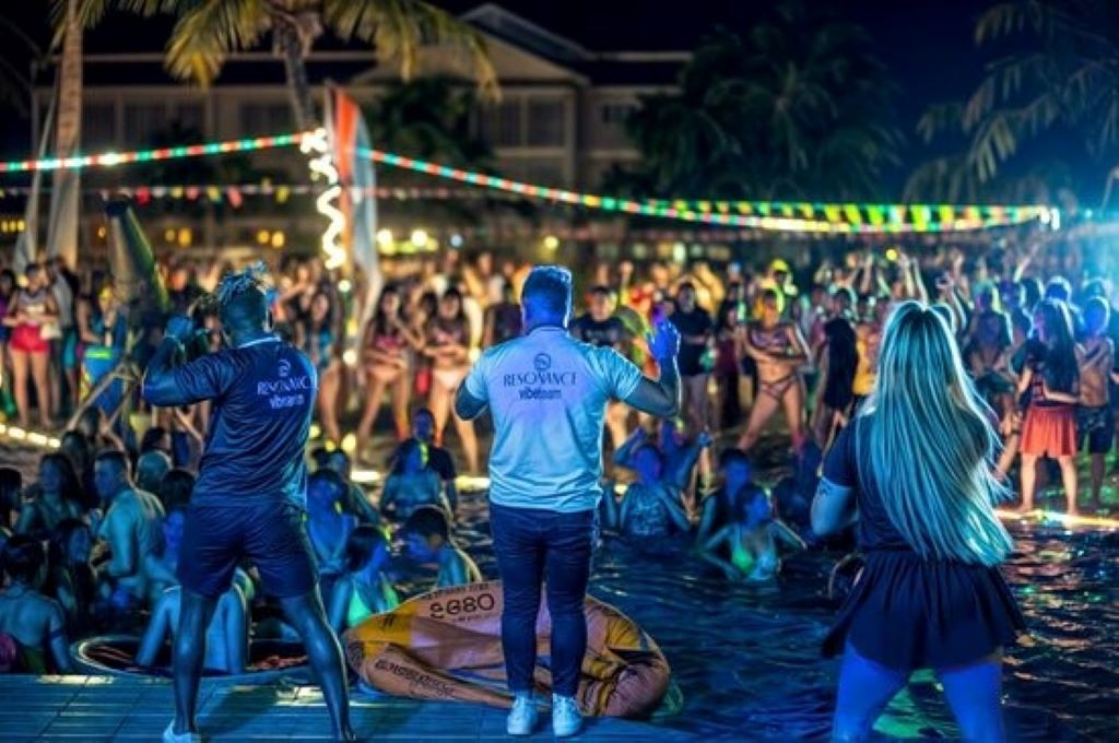 What time does Miami nightlife end